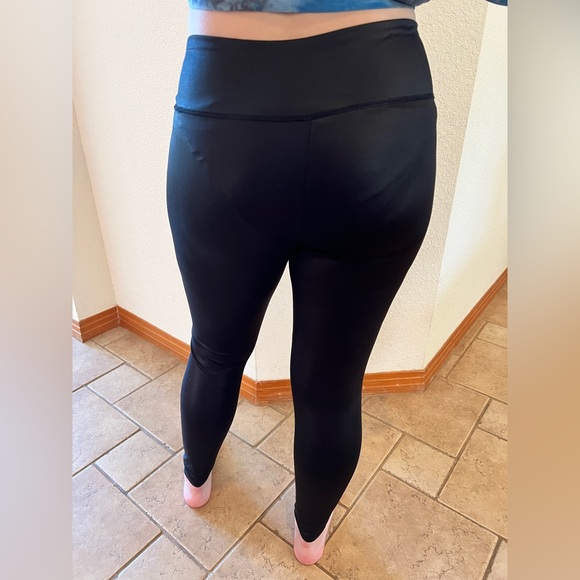 Wild Fable High-Waisted Black Liquid Leggings Size Large - Picture 4 of 8